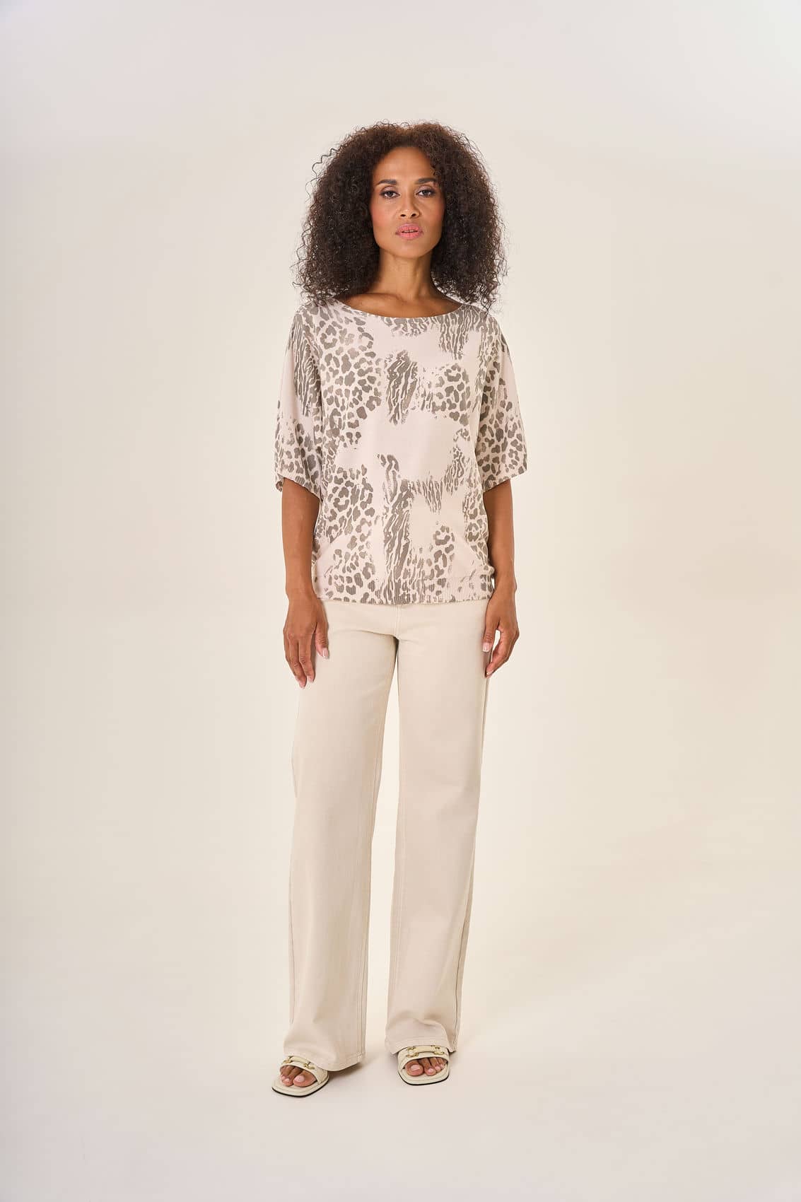 ДЖЕМПЕР STERN светлая блузка с леопардовым принтом и свободным кроем