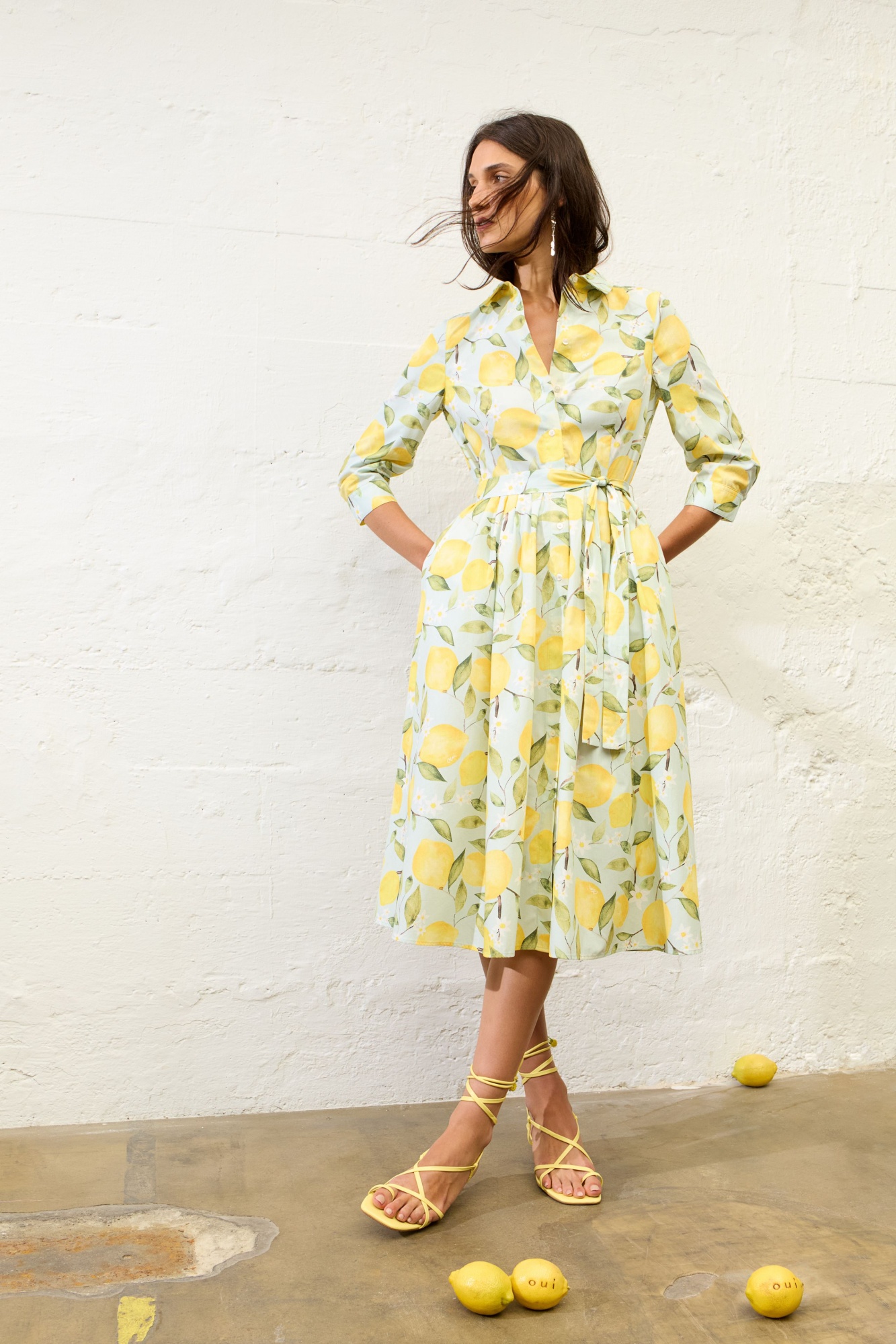 ПЛАТЬЕ OUI платье-рубашка с лимонным принтом и поясом на талии